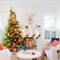 Mesmo em espaços pequenos, é possível criar uma decoração de natal e celebrar essa data especial com estilo e criatividade.